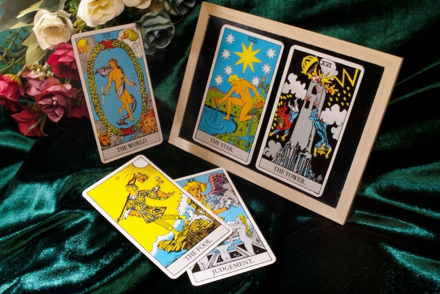 What is the Difference Between Oracle and Tarot Cards?
